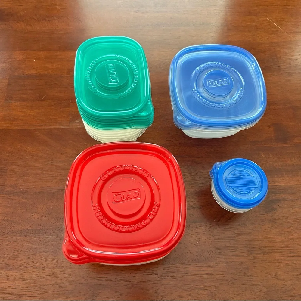 30 Pieces - 15 Plastic Containers with 15 Lids Various Sizes
